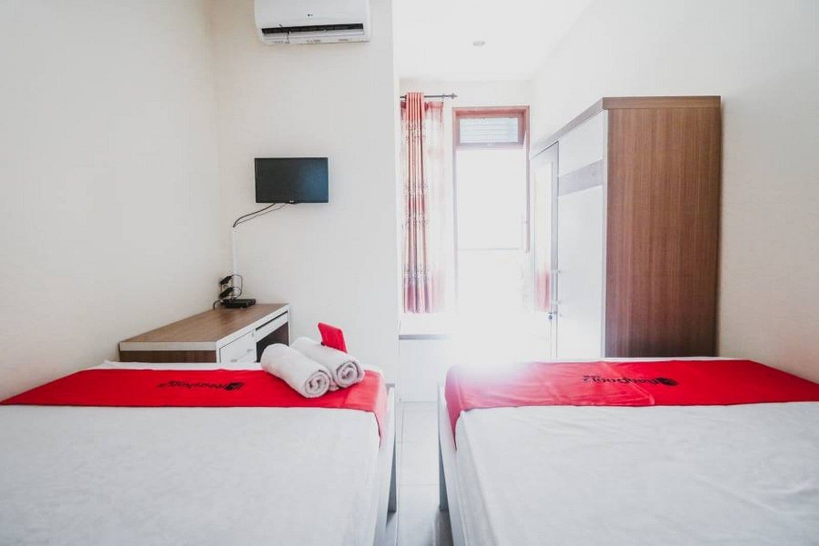 เรดดอร์ซ พลัส เนียร์ เซอมังกี Hotel จาการ์ตา ภายนอก รูปภาพ
