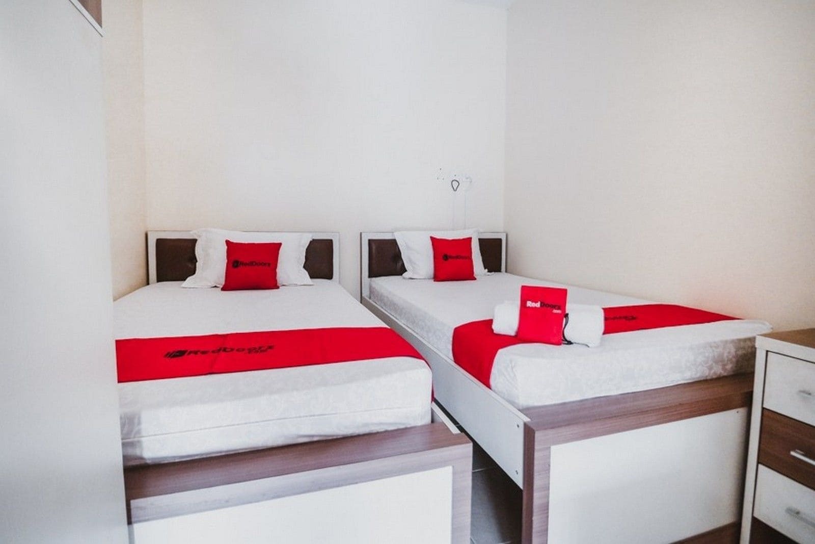 เรดดอร์ซ พลัส เนียร์ เซอมังกี Hotel จาการ์ตา ภายนอก รูปภาพ